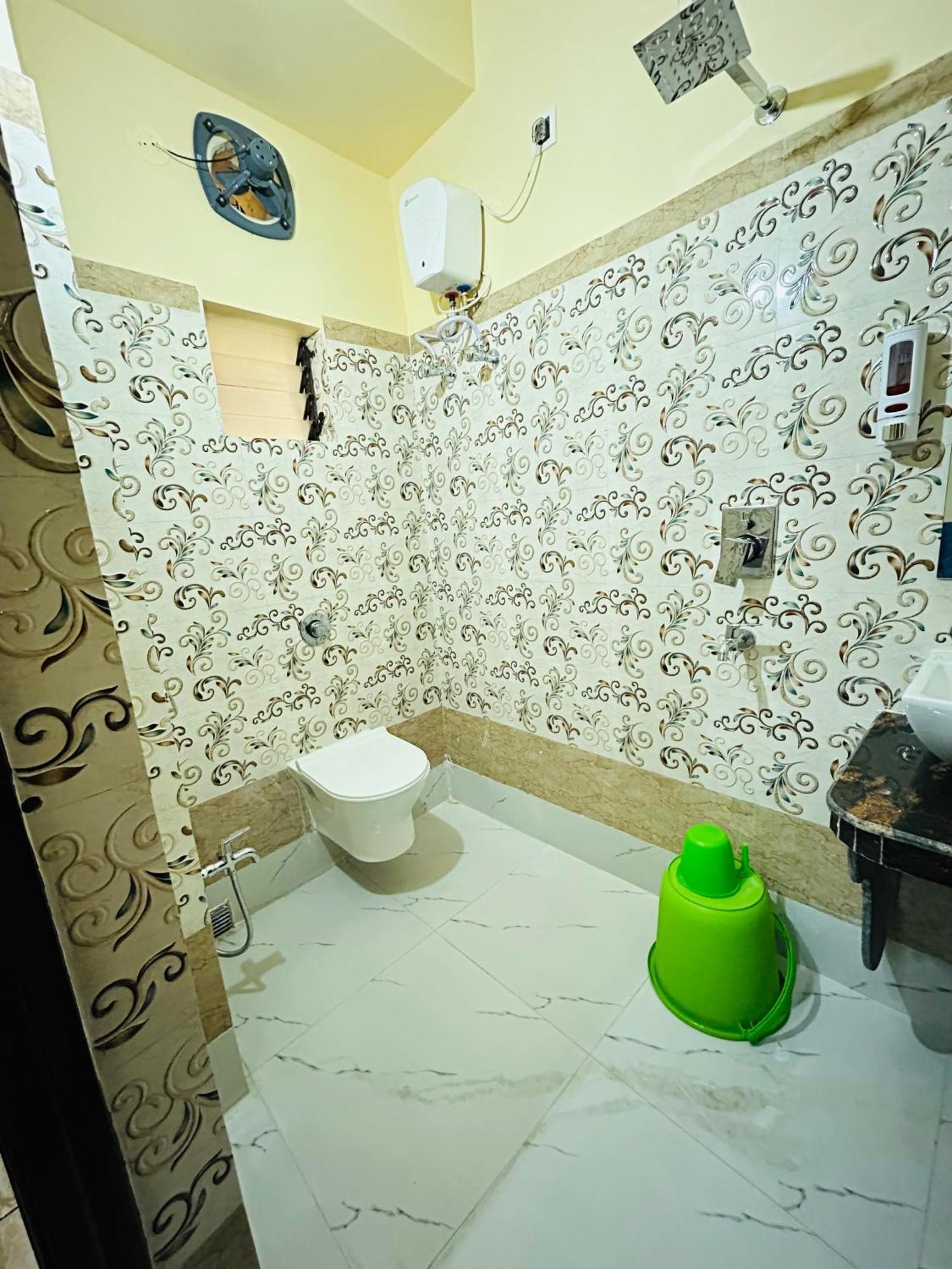 Hotel Kanan Inn โกลกาตา ภายนอก รูปภาพ