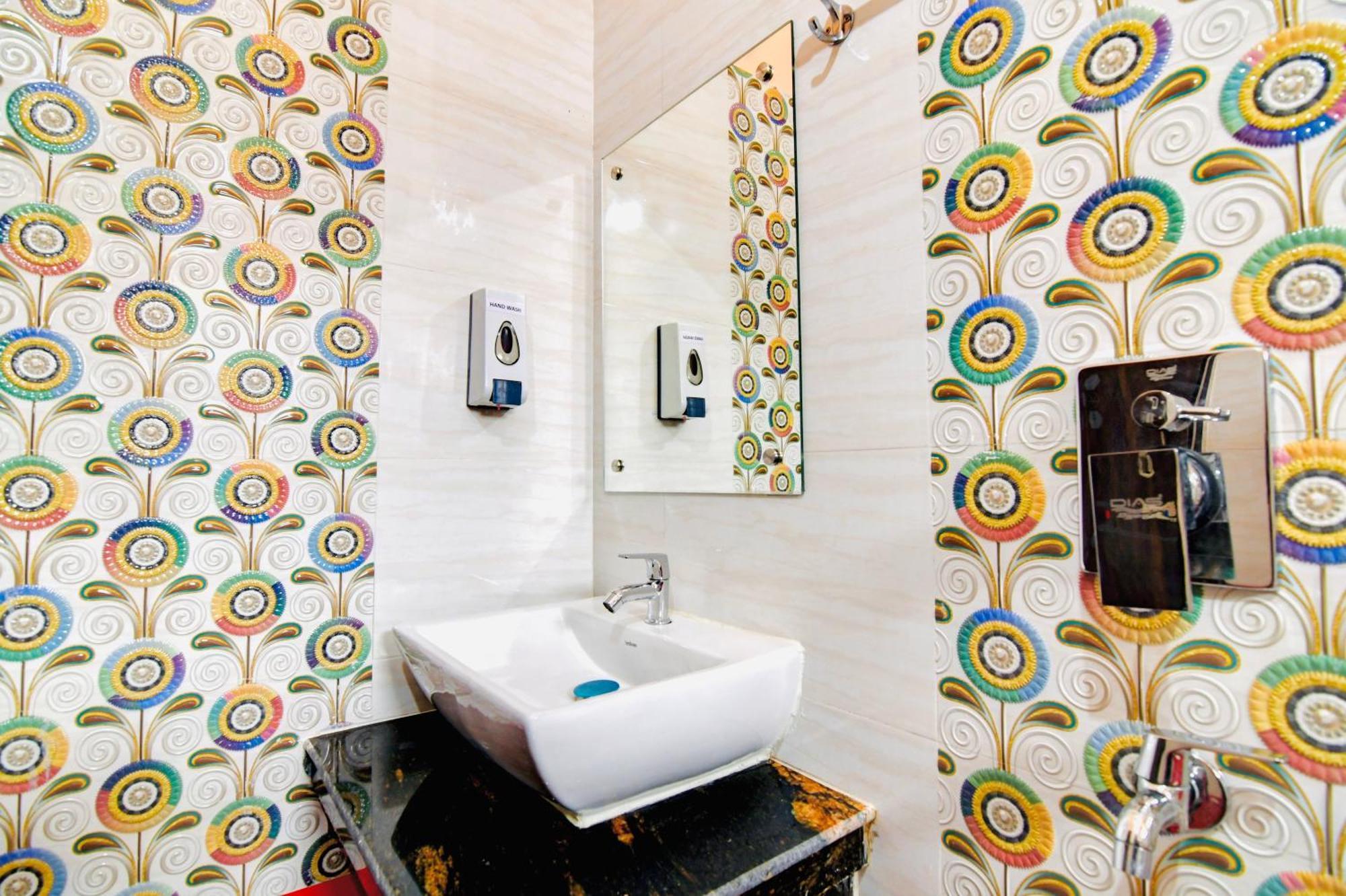 Hotel Kanan Inn โกลกาตา ภายนอก รูปภาพ